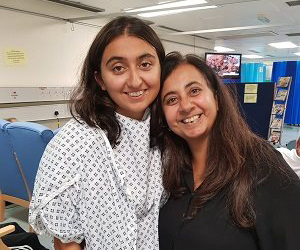 Robot surgery Anisah Osman Britton w her mother Naazneen before her operation