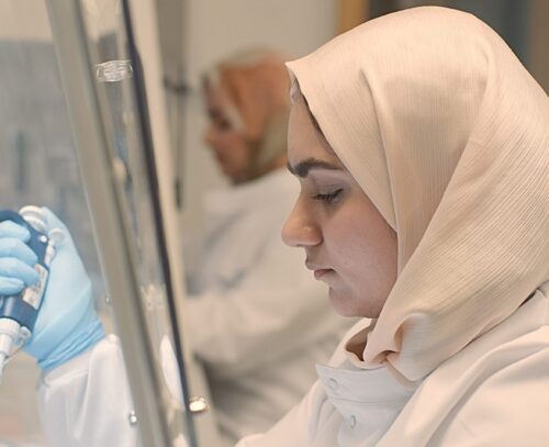 Woman in a hibjab conducting medical research.